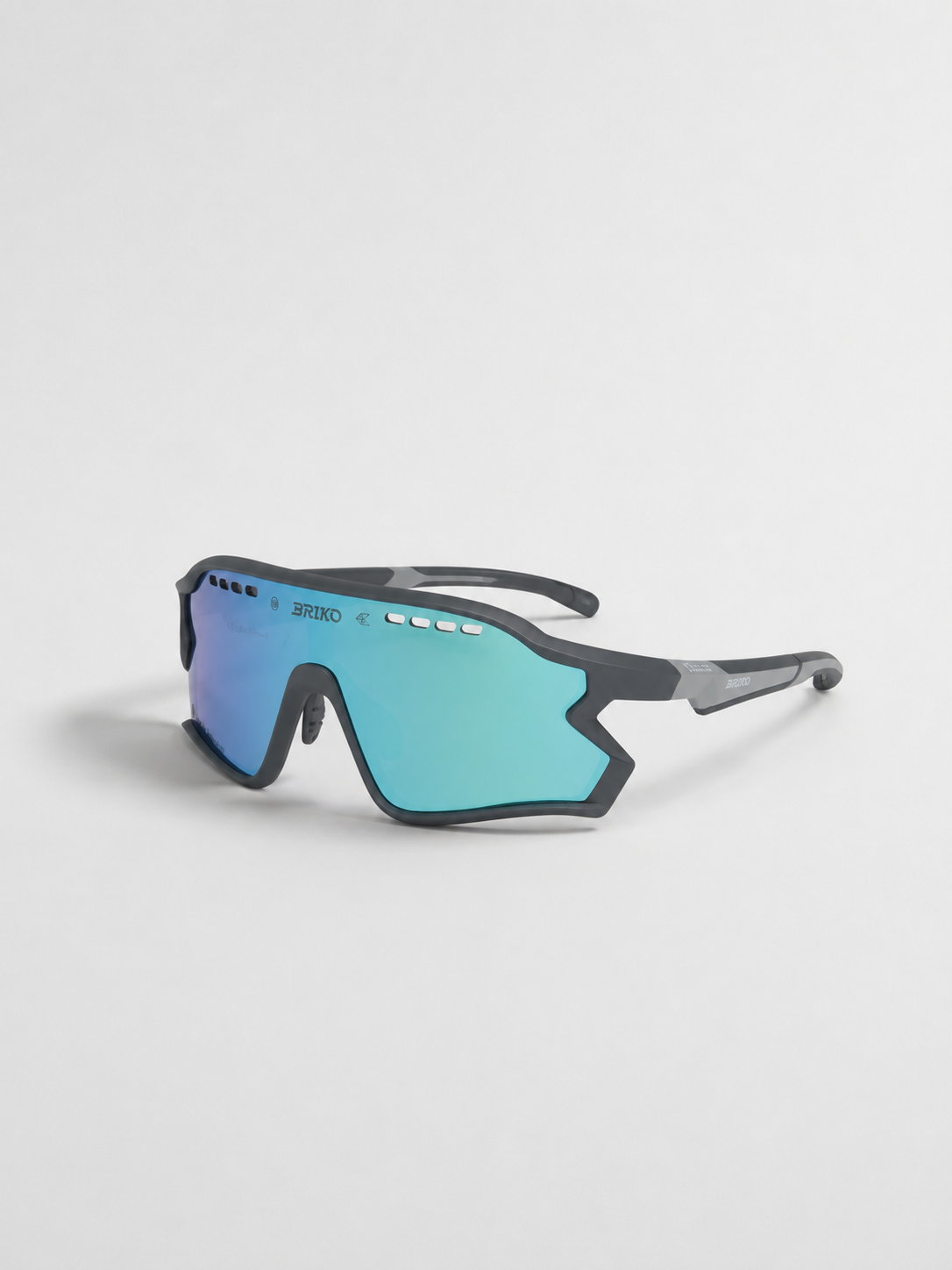 Briko Daintree Sharp Lite Grey Oslo three-quarter view