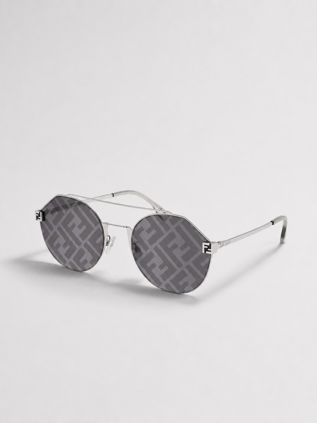 Fendi FE40060U
