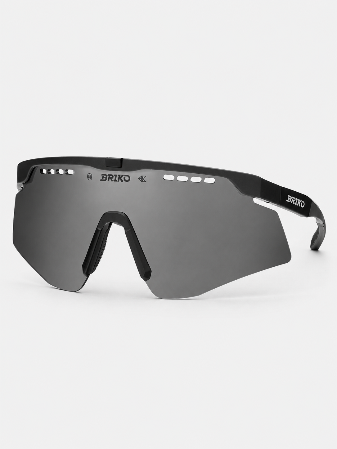 Briko Shuttle Black Metallic three-quarter view