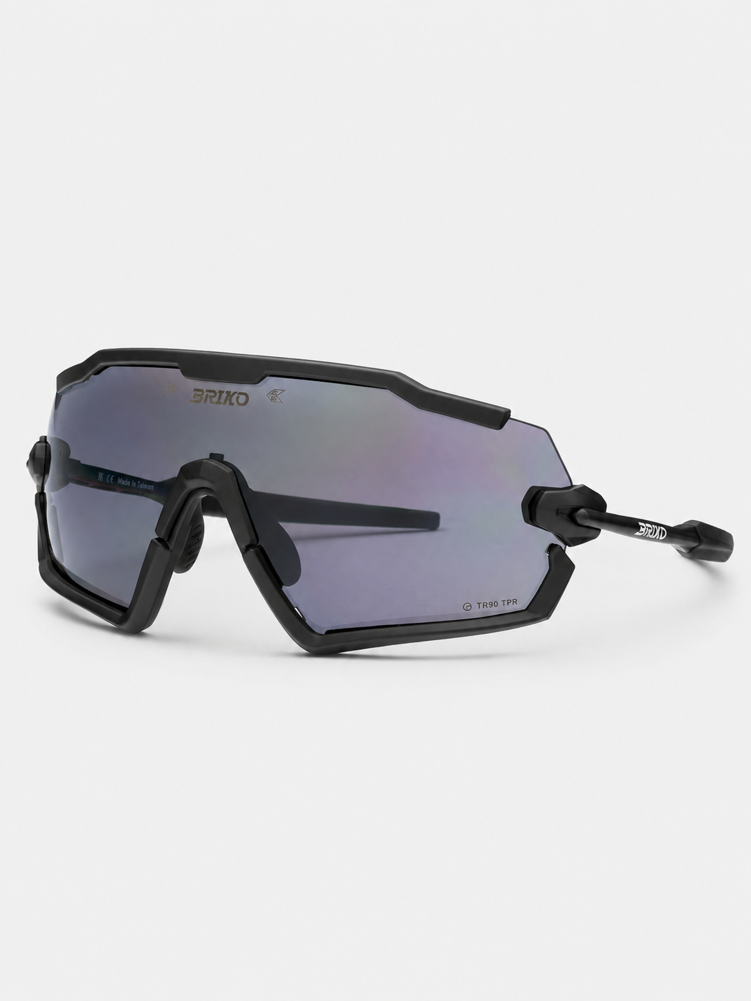 Briko Space Black three-quarter view
