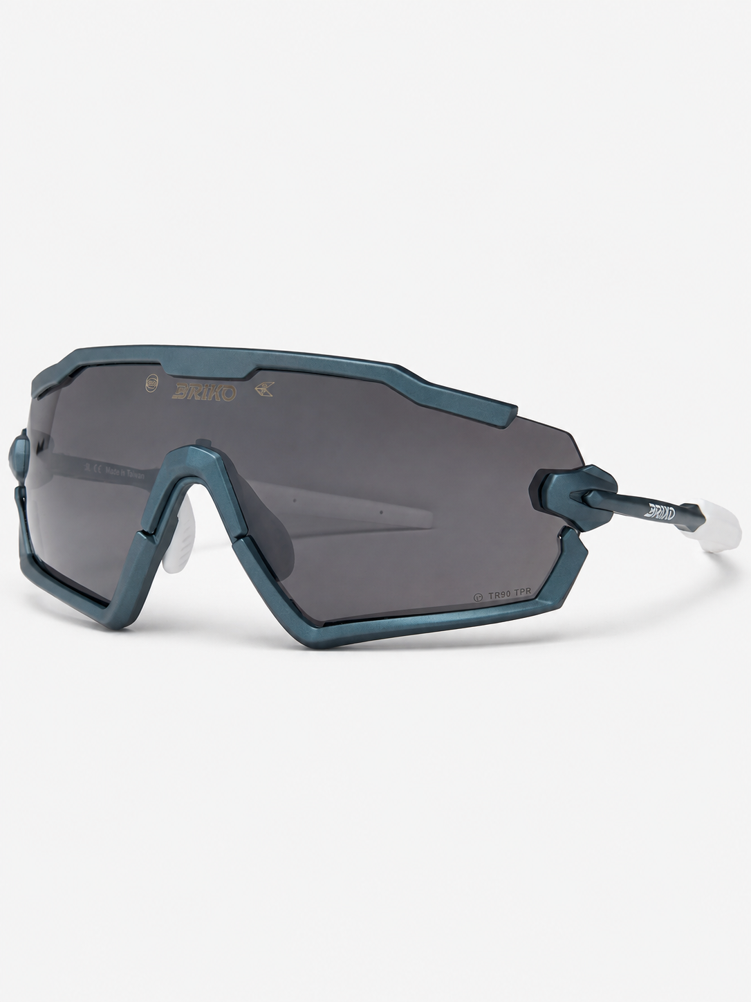 Briko Space Metallic Petrol three-quarter view